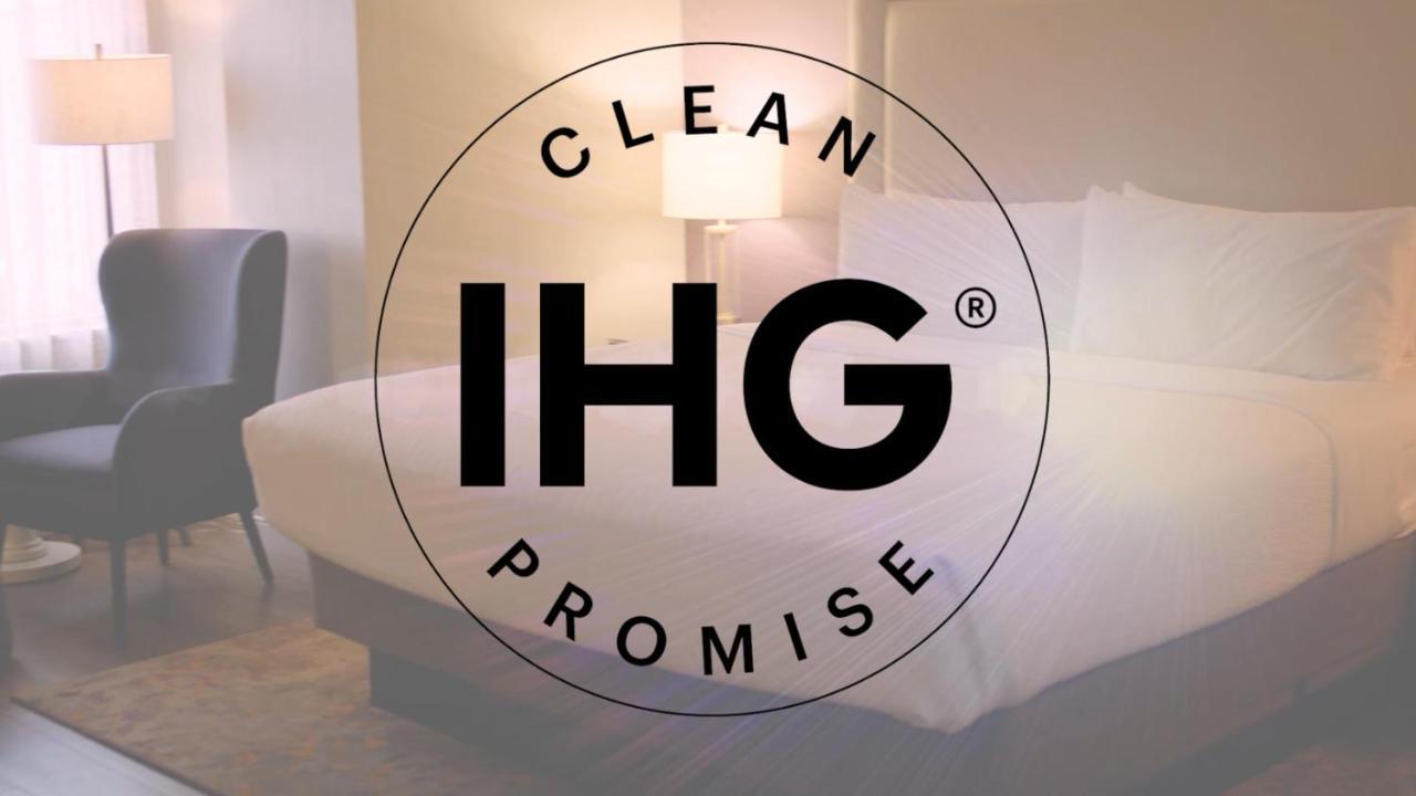 Hotel Crowne Plaza New Delhi Okhla By Ihg Esterno foto IHG Clean Promise logo