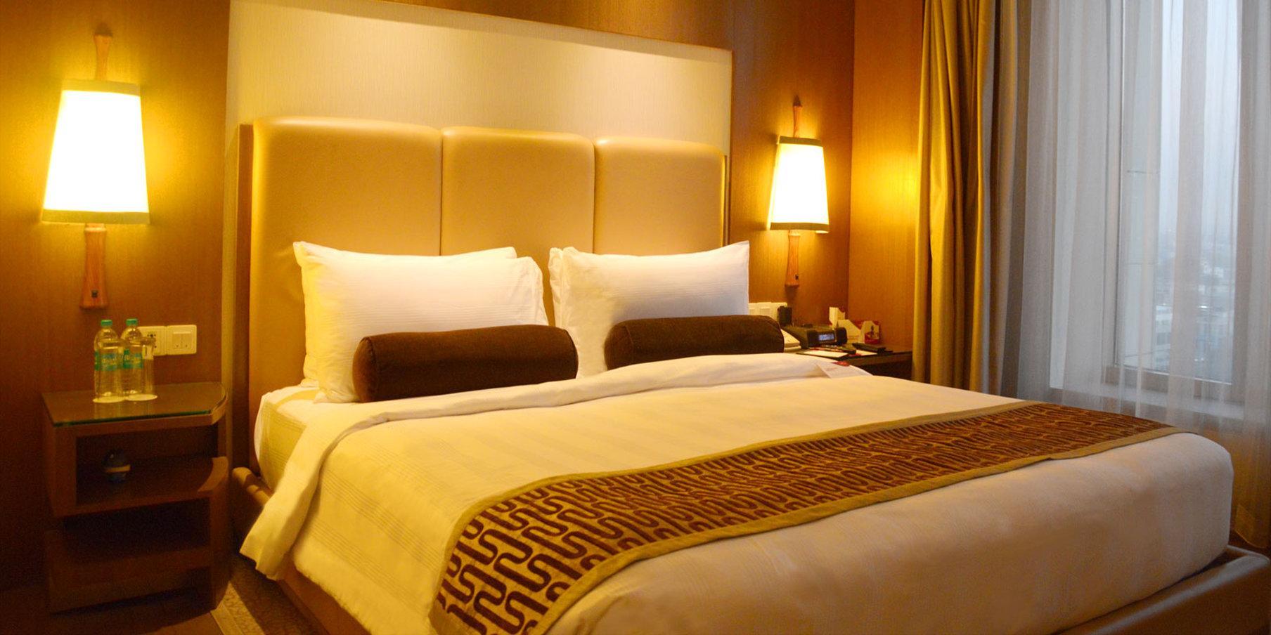 Hotel Crowne Plaza New Delhi Okhla By Ihg Esterno foto A bed