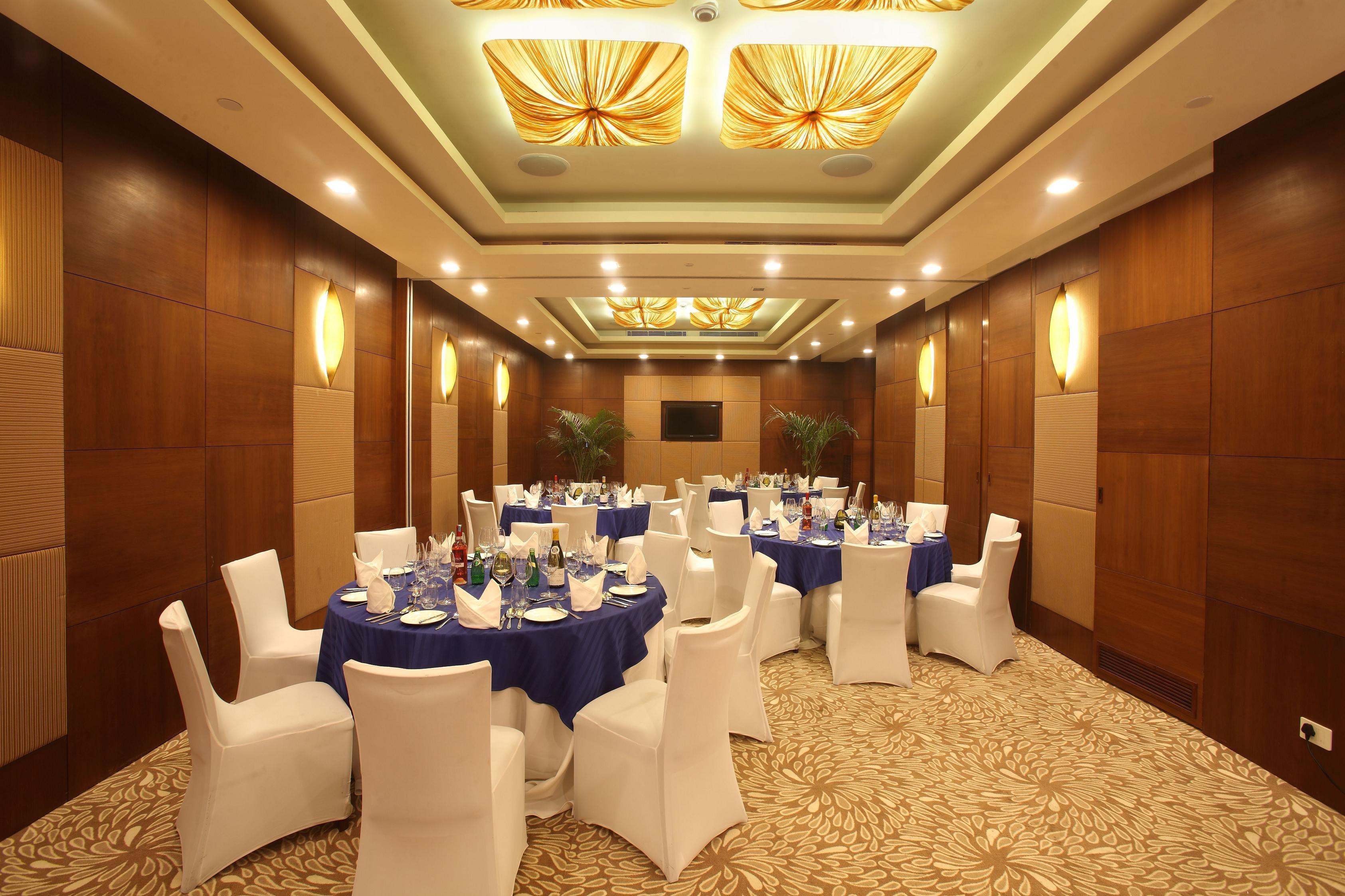 Hotel Crowne Plaza New Delhi Okhla By Ihg Esterno foto The Royal