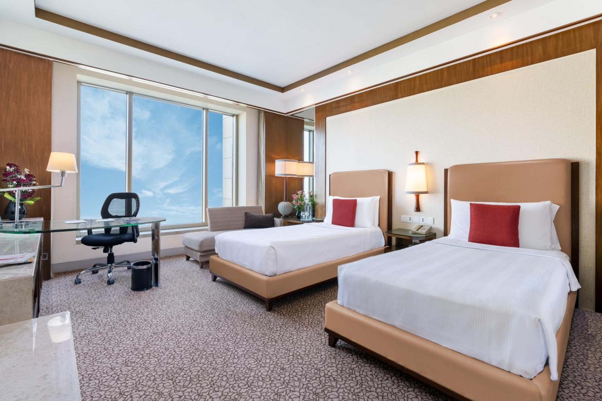 Hotel Crowne Plaza New Delhi Okhla By Ihg Esterno foto Deluxe Room